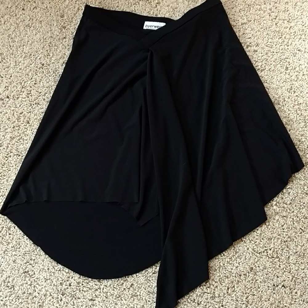 Flowy black skirt
